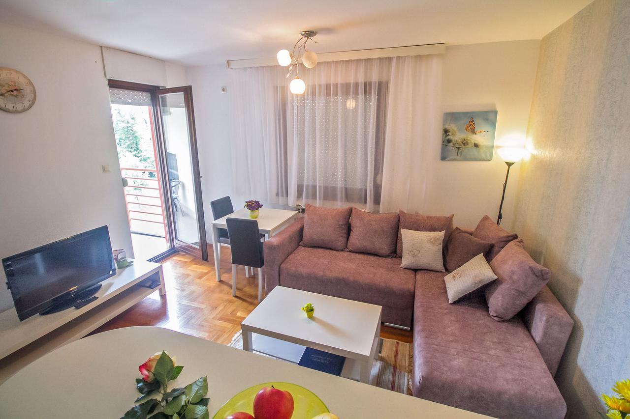 Stan Na Dan Banja Luka Apartment Ngoại thất bức ảnh
