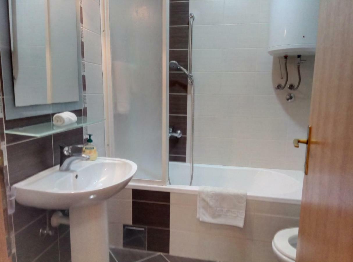 Stan Na Dan Banja Luka Apartment Ngoại thất bức ảnh